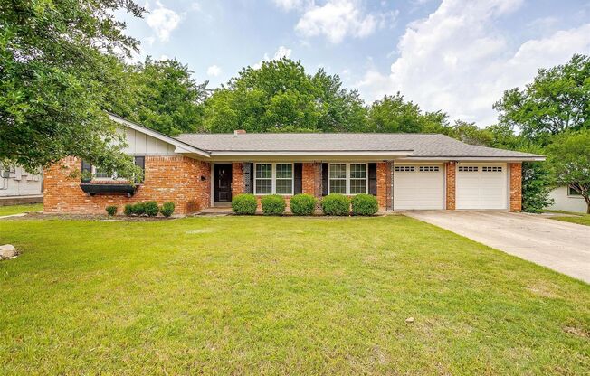 RENOVATED RANCH STYLE HOME IN THE RIDGMAR ADDITION!