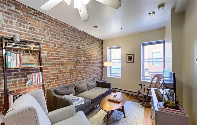 2 beds, 1 bath, 700 sqft, $3,495, Unit 13