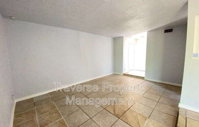 6812 TRL LK DR