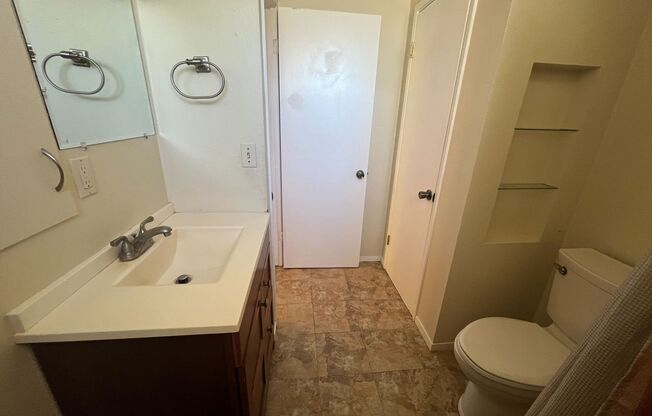 2 beds, 1 bath, 975 sqft, $2,000