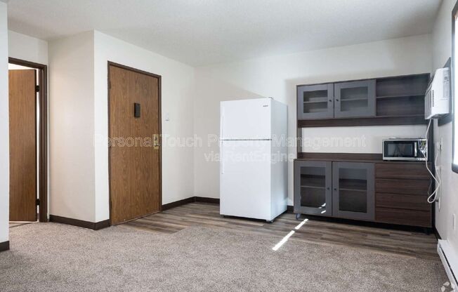 Studio, 1 bath, 400 sqft, $595, Unit 11a