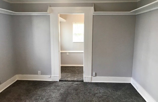 Studio, 1 bath, 300 sqft, $950, Unit Unit #3