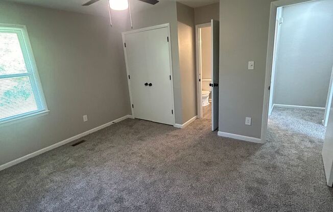 2 beds, 1.5 baths, 1,100 sqft, $1,090, Unit 720-B