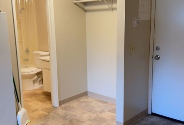 Studio, 1 bath, 500 sqft, $895, Unit 1