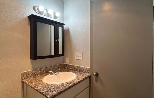 2 beds, 1 bath, 825 sqft, $1,300, Unit 306