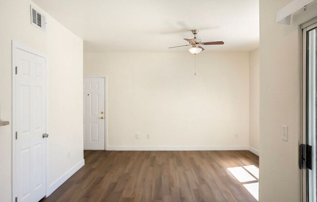 3 beds, 2 baths, $1,595, Unit Building #11