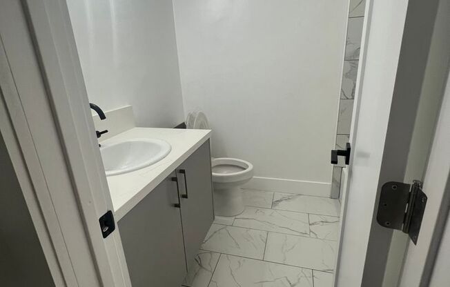 MANHATTAN LUXURY APARTMENTS LLC