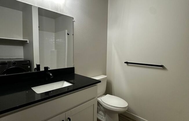 Studio, 1 bath, 275 sqft, $1,155, Unit 005