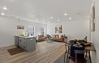 815 W 100 S