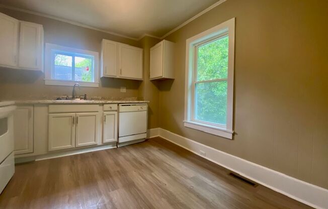 5 min to downtown Concord - 2 bed, 2 bath Bungalow