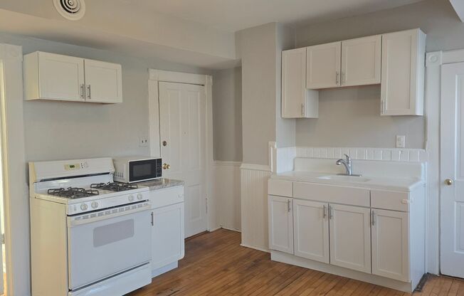 1 bed, 1 bath, $995, Unit 1305-C