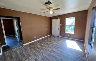 3 beds, 1 bath, $700