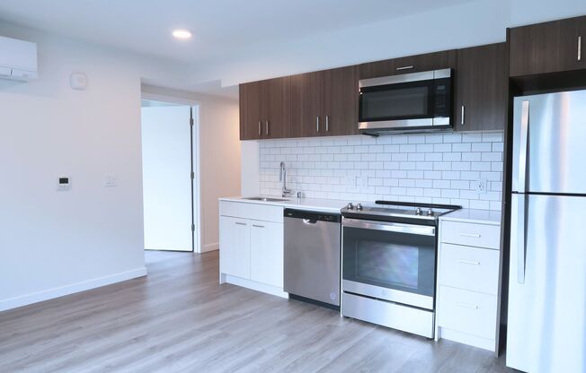 1 bed, 2 baths, 739 sqft, $2,319, Unit 112