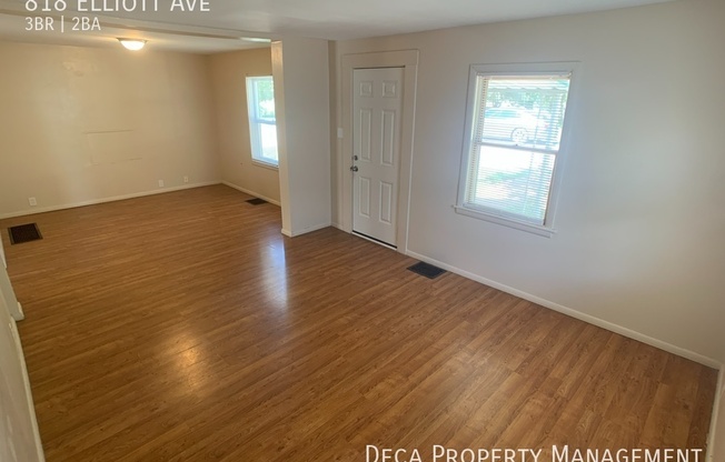 3 beds, 1.5 baths, 1,570 sqft, $1,300