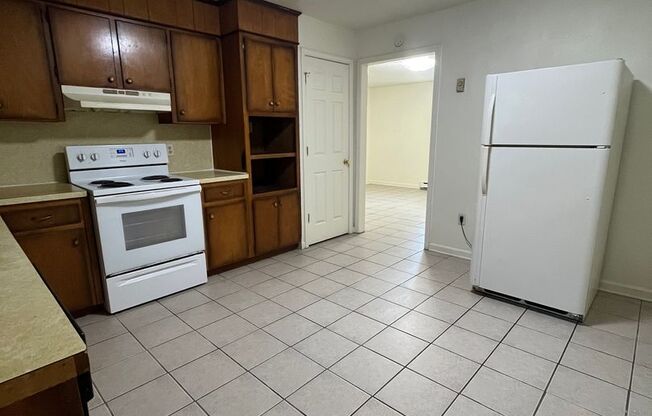 2 beds, 1 bath, 903 sqft, $1,290, Unit K-10