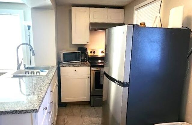 1 bed, 1 bath, 572 sqft, $1,400, Unit 1