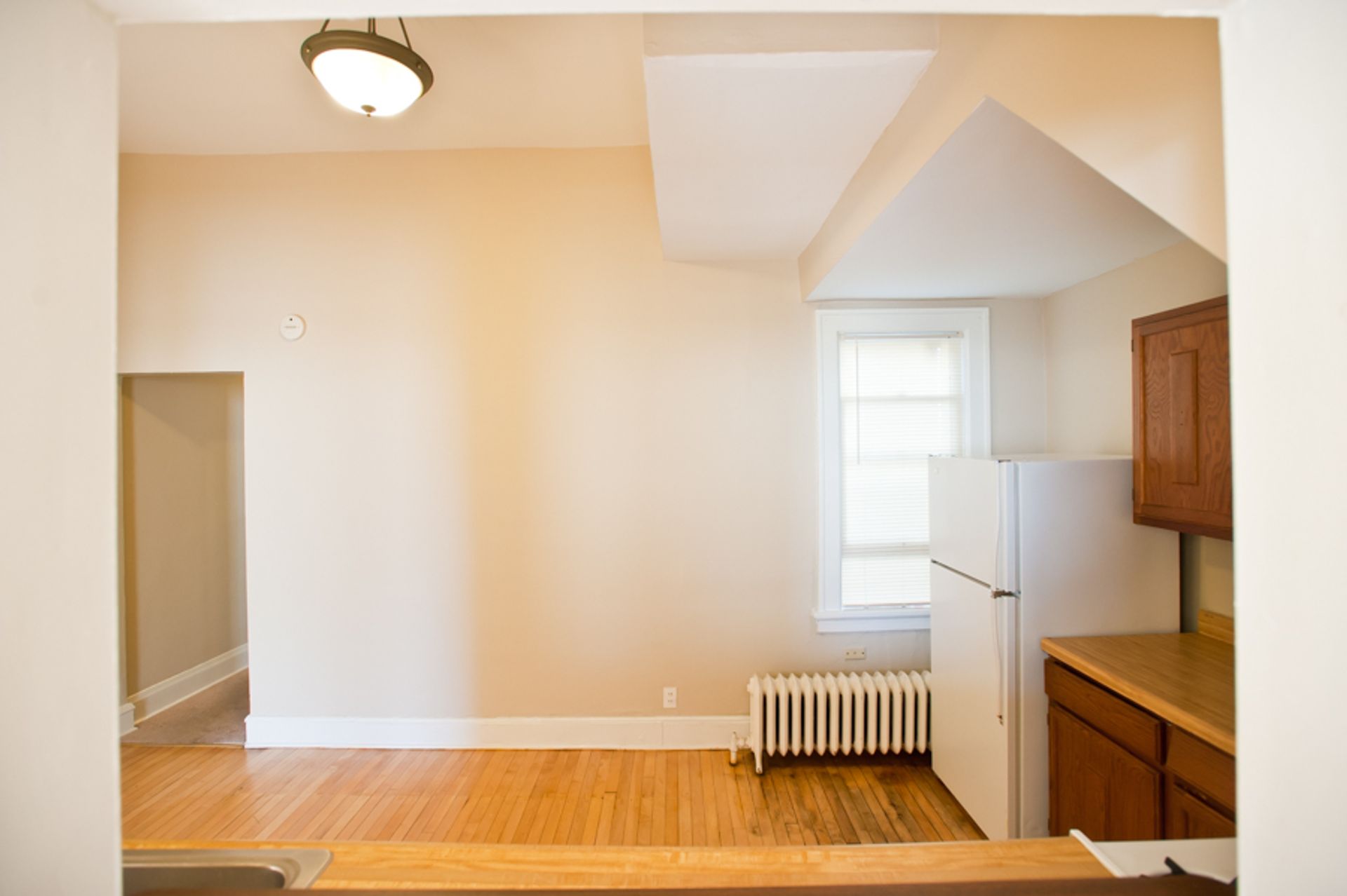 Spacious 2BR on Milwaukee’s Lower East Side – $1,395/mo | Heat Included + Free Laundry