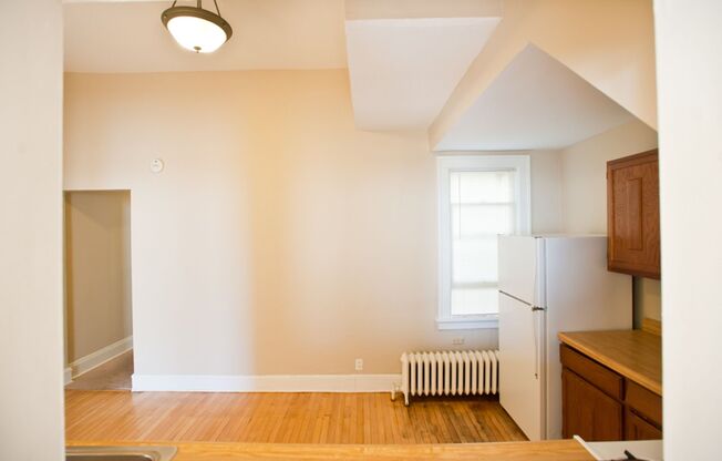 Spacious 2BR on Milwaukee’s Lower East Side – $1,395/mo | Heat Included + Free Laundry