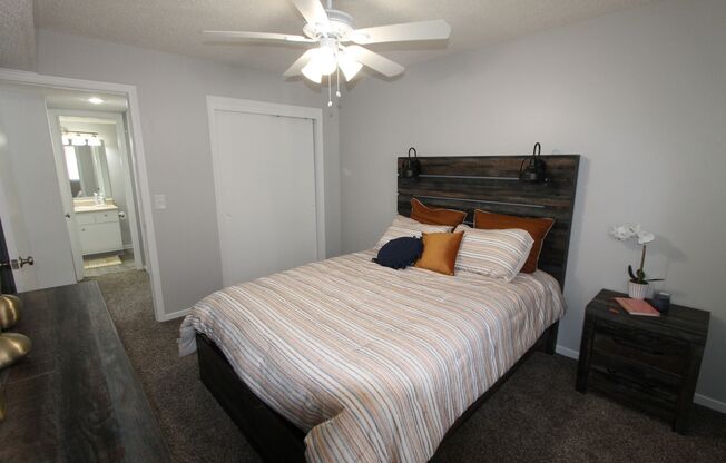 1 bed, 1 bath, $915, Unit 6320-304