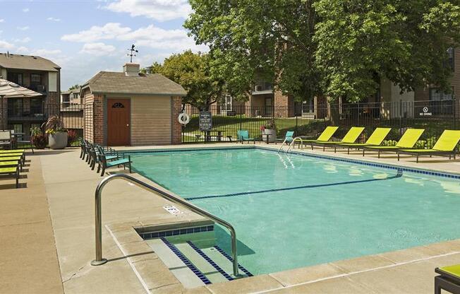 Eden Commons Apartments in Eden Prairie, MN Outdoor Pool