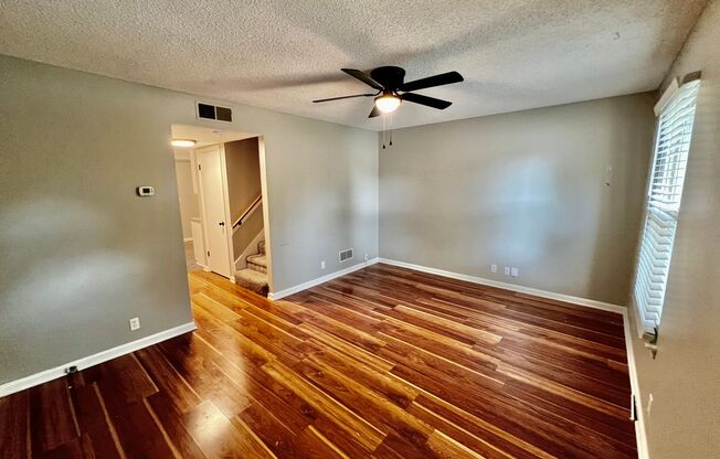 Cozy 2 Bedroom, 1.5 Bath Townhouse in Hermitage!