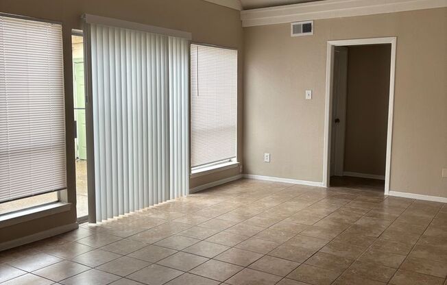 3 beds, 2 baths, 1,200 sqft, $1,905, Unit 3-1636-B