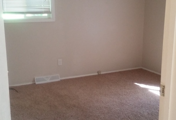 3 beds, 1 bath, $1,175