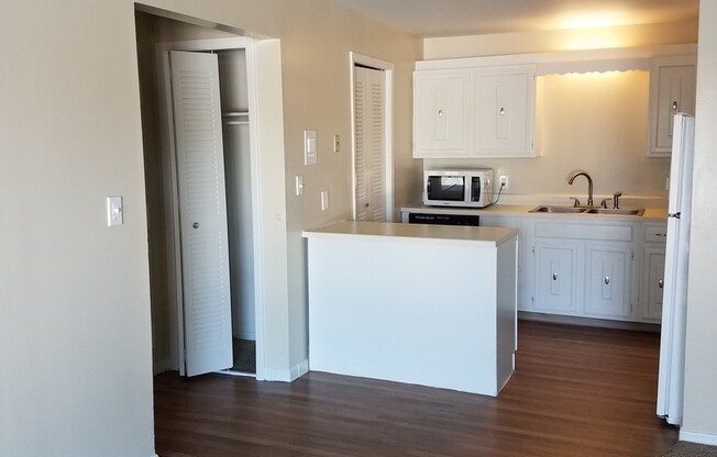 1 bed, 1 bath, 769 sqft, $1,009, Unit 7518-01