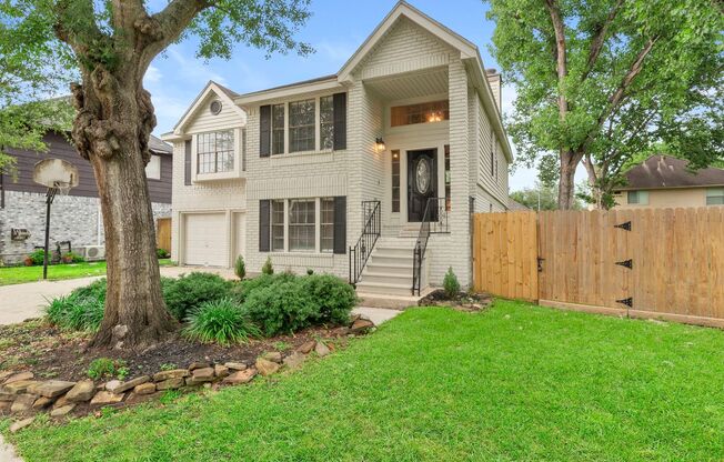 Beautiful just remodeled from top to bottom house in Pearland TX