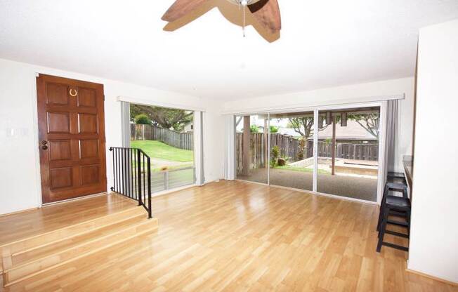 3-Bedroom Townhome with 2 Parking, AC, W&D and Backyard in LIOLIO, WAIPAHU– Upstairs Renovation in Progress!