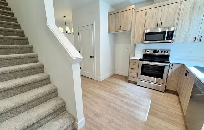 TWO WEEKS FREE RENT! Move-in Special! BRAND NEW 2BD/2.5B End-Unit Townhouse -