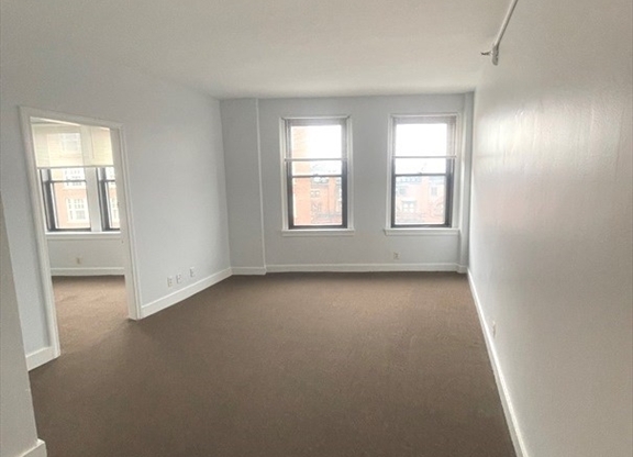 2 beds, 1 bath, 760 sqft, $3,400, Unit 606