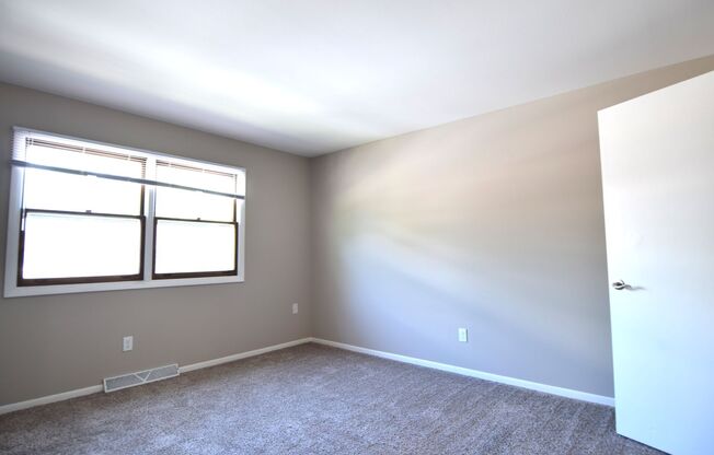 3 beds, 2 baths, 1,300 sqft, $2,470, Unit 3201-3