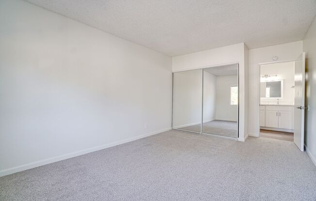 2 beds, 1 bath, 900 sqft, $2,195, Unit 8324-31