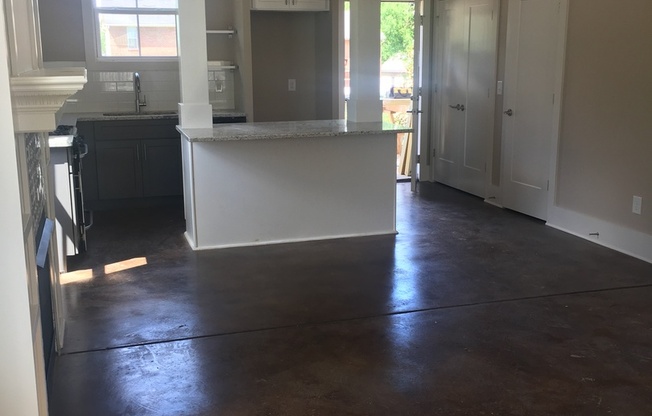 2 Bedroom/ 1.5 Bath Home in North Nashville, Minutes to Downtown/Germantown, Walk to Meharry Medical