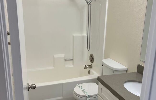 2 beds, 1.5 baths, 1,050 sqft, $2,295, Unit 13