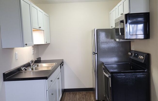 Studio, 1 bath, 375 sqft, $800, Unit 10