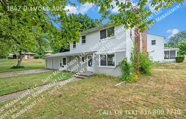 1842 DIAMOND AVE NE