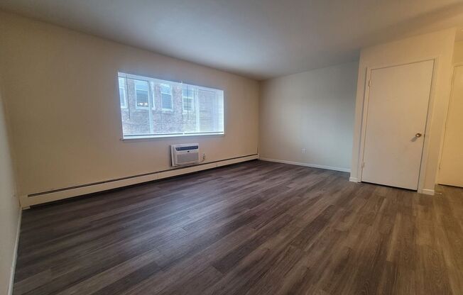 2 beds, 1 bath, $1,425, Unit 312