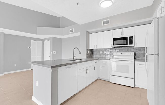 Modern Living in Miramar – 2 Bed/2 Bath Condo!