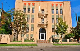 Country Club Drive Park...Newly Remodeled Gorgeous Classic Art Deco Apartment...Great Location!