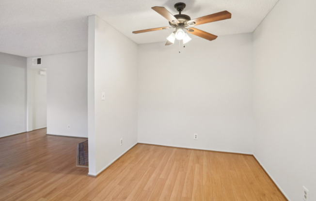 725 E PROVIDENCIA AVE