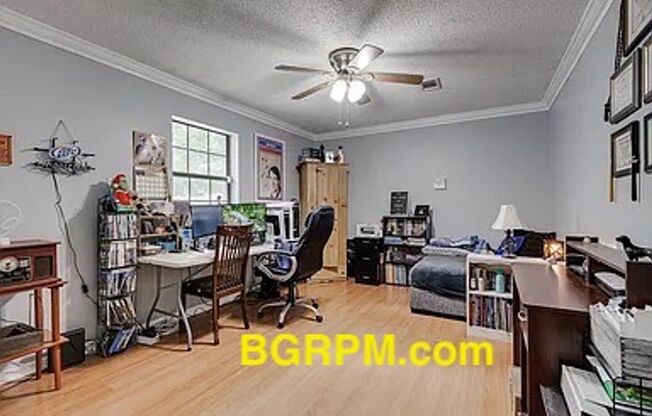 3 beds, 2 baths, $1,600