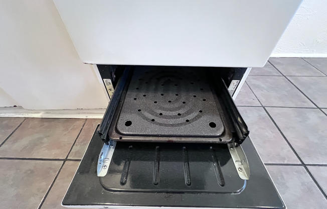 Studio, 1 bath, 400 sqft, $865, Unit 304