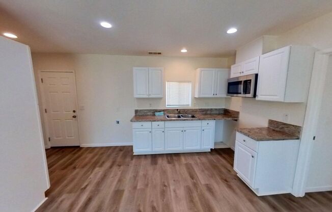 2 beds, 1 bath, $1,700