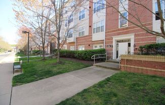 Beautiful 1BD/1BA condo