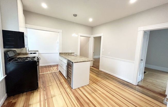 4 beds, 1 bath, $3,900, Unit 1