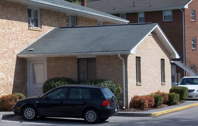 1 bed, 1 bath, 500 sqft, $1,400, Unit U-4