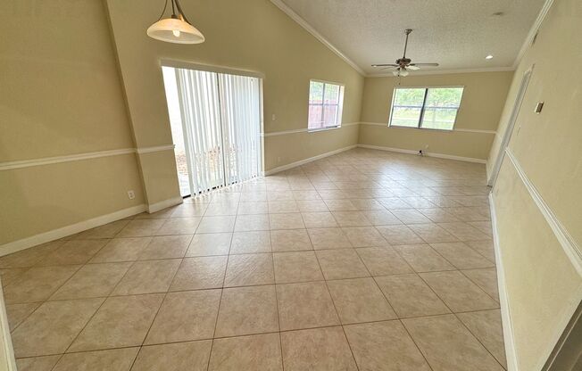 6633 North Parkway Drive #5-7