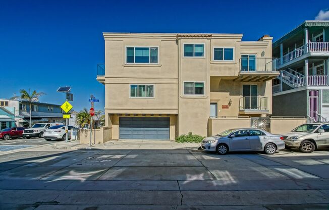 RECENTLY REMODELED, LUXURIOUS & BRIGHT, TRI-LEVEL, 4BR/3.5BA HOME W/ AMAZING PANORAMIC OCEAN VIEW IN HEART OF NORTH MB STEPS TO BEACH, SHOPS & RESTAURANTS -